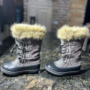 COPY - Sorel winter boots grey kids with fur Joan of Arctic size 1 (little kids…